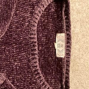 Soft long sleeve cropped sweater size large